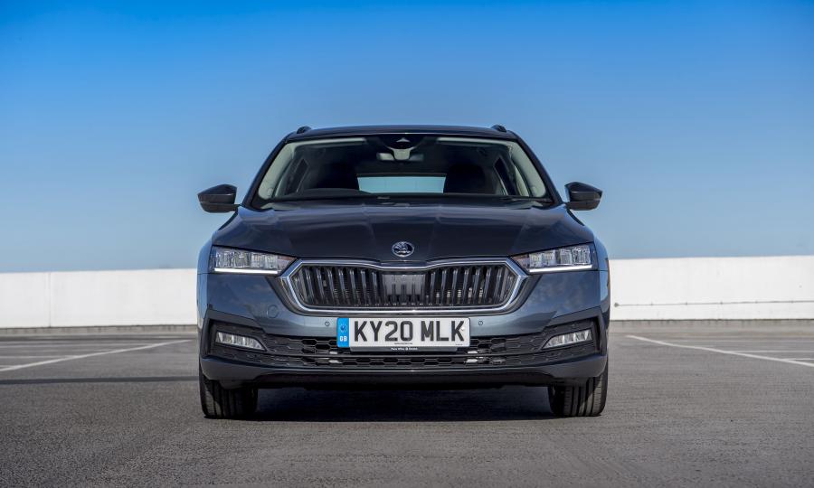  Skoda Octavia Estate 2020 года  (UK) (фото 18 из 42)